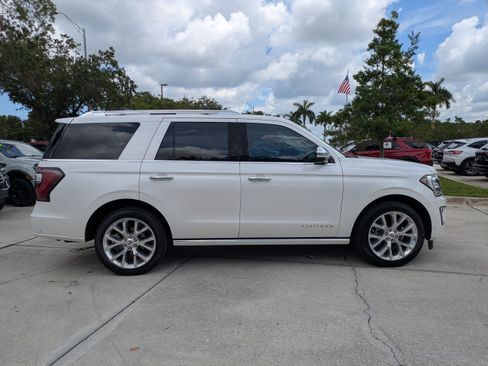 Certified 2019 Ford Expedition Platinum RWD image 3