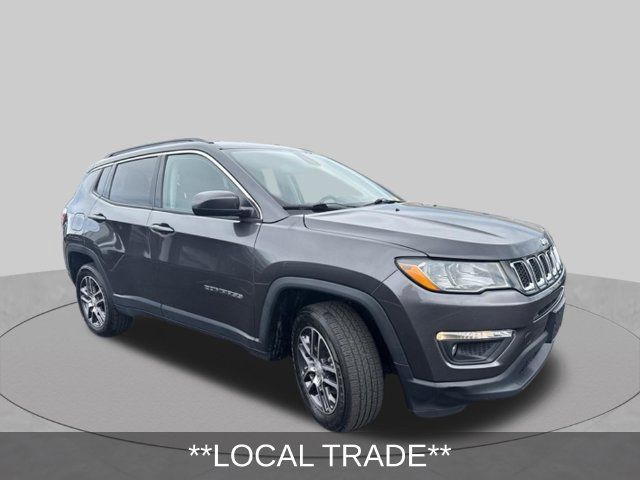 Used 2019 Jeep Compass Latitude w/ Cold Weather Group AWD/4WD image 3