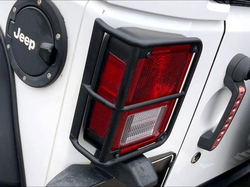 Used 2017 Jeep Wrangler Unlimited Rubicon image 26