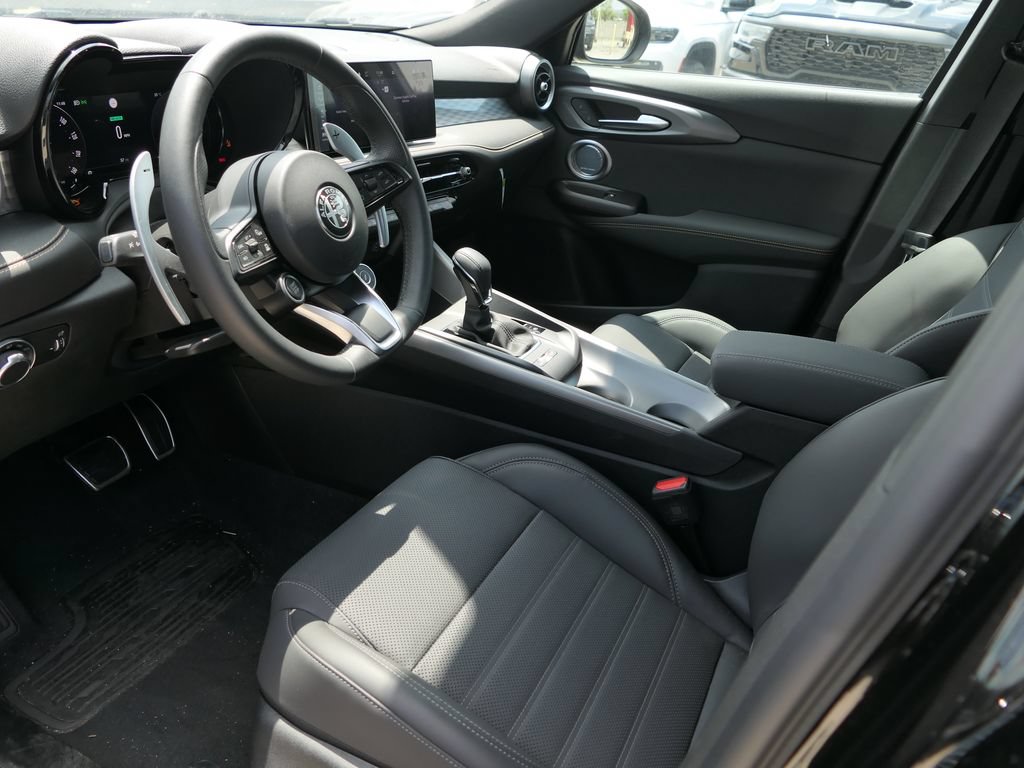 Used 2025 Alfa Romeo Tonale w/ Premium Package AWD/4WD image 9