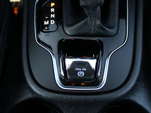 Used 2020 Jeep Cherokee Latitude Plus AWD/4WD image 18