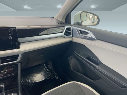 New 2026 Volkswagen Taos SE image 24