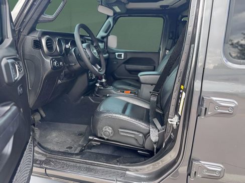 Used 2023 Jeep Gladiator Willys image 9