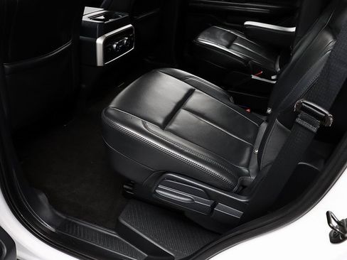 Used 2022 Ford Expedition XLT image 27