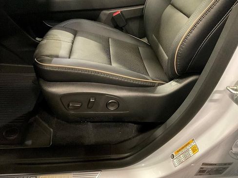 New 2026 Chevrolet Traverse High Country w/ LPO, Floor Liner Package AWD/4WD image 17