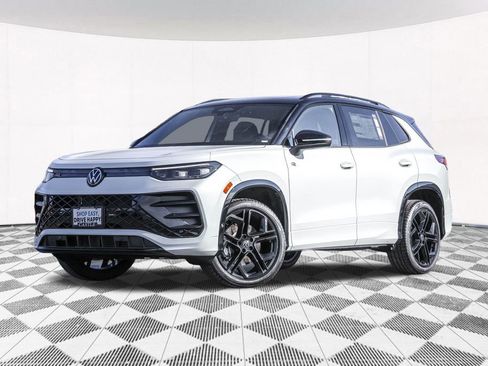 New 2025 Volkswagen Tiguan SE R-Line image 2