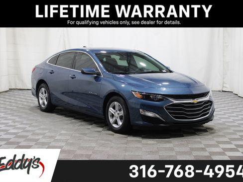 Used 2025 Chevrolet Malibu LS image 1