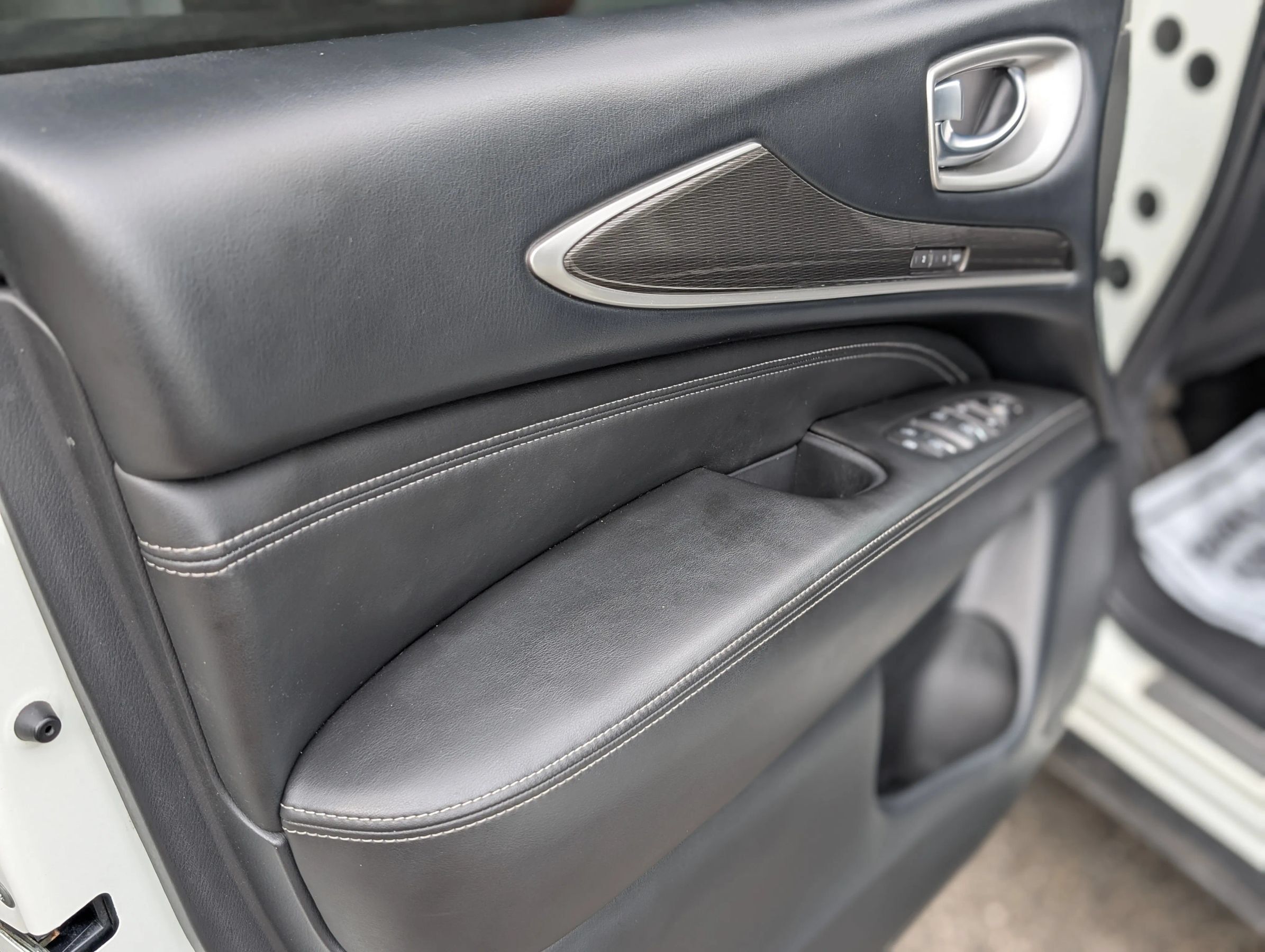 Used 2020 INFINITI QX60 Luxe w/ Essential Package FWD image 15