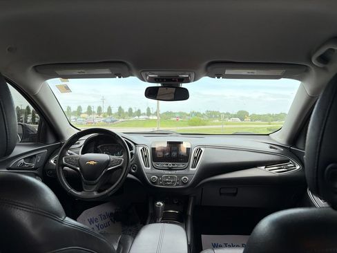Used 2017 Chevrolet Malibu LT FWD image 31