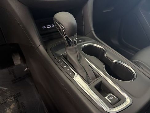 Used 2024 Chevrolet Equinox LT FWD image 29