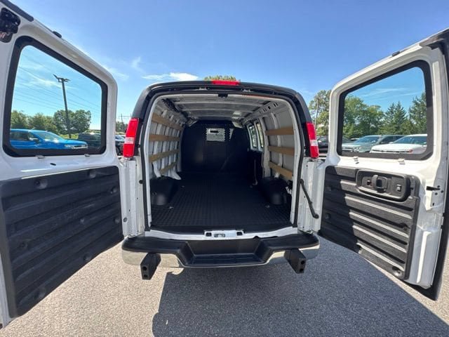 Used 2025 Chevrolet Express 2500 w/ Driver Convenience Package RWD image 10