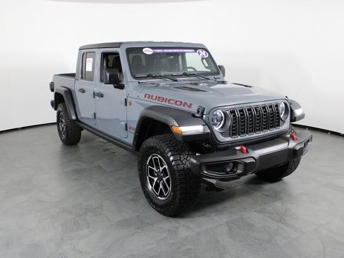 Used 2024 Jeep Gladiator Rubicon w/ Technology Group image 12