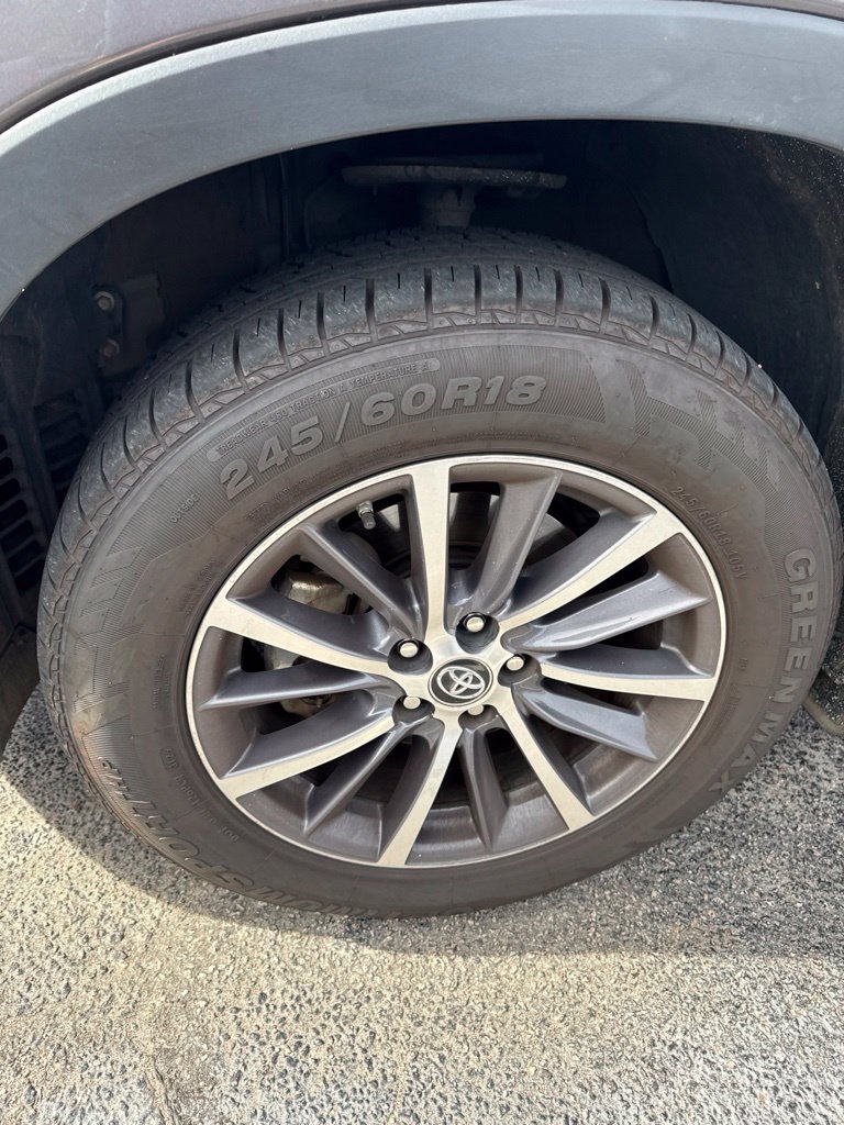 Used 2019 Toyota Highlander XLE AWD/4WD image 5