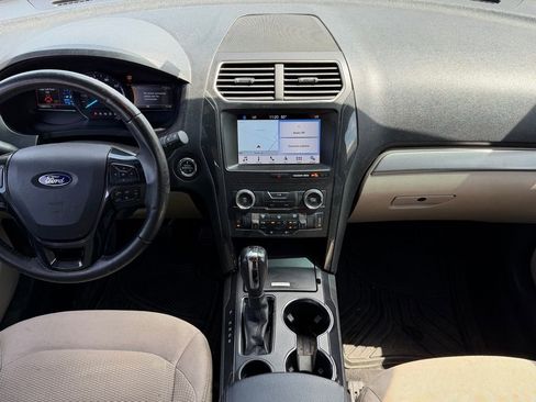 Used 2019 Ford Explorer XLT w/ Equipment Group 201A image 11