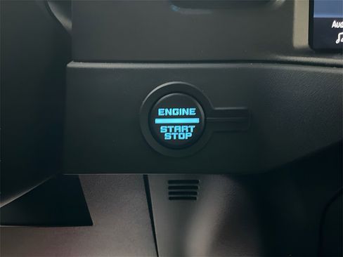 Used 2025 Ford Bronco Badlands image 25