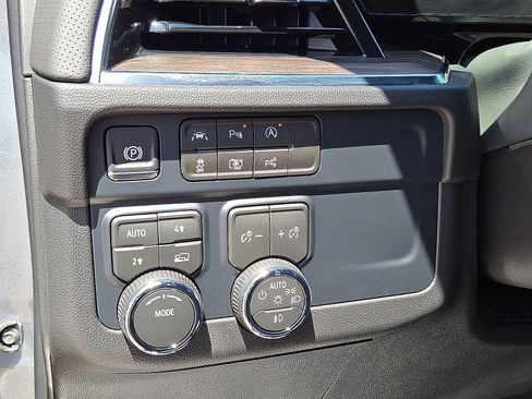 Used 2026 Chevrolet Tahoe Premier AWD/4WD image 29
