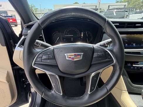 Used 2018 Cadillac XT5 FWD image 18