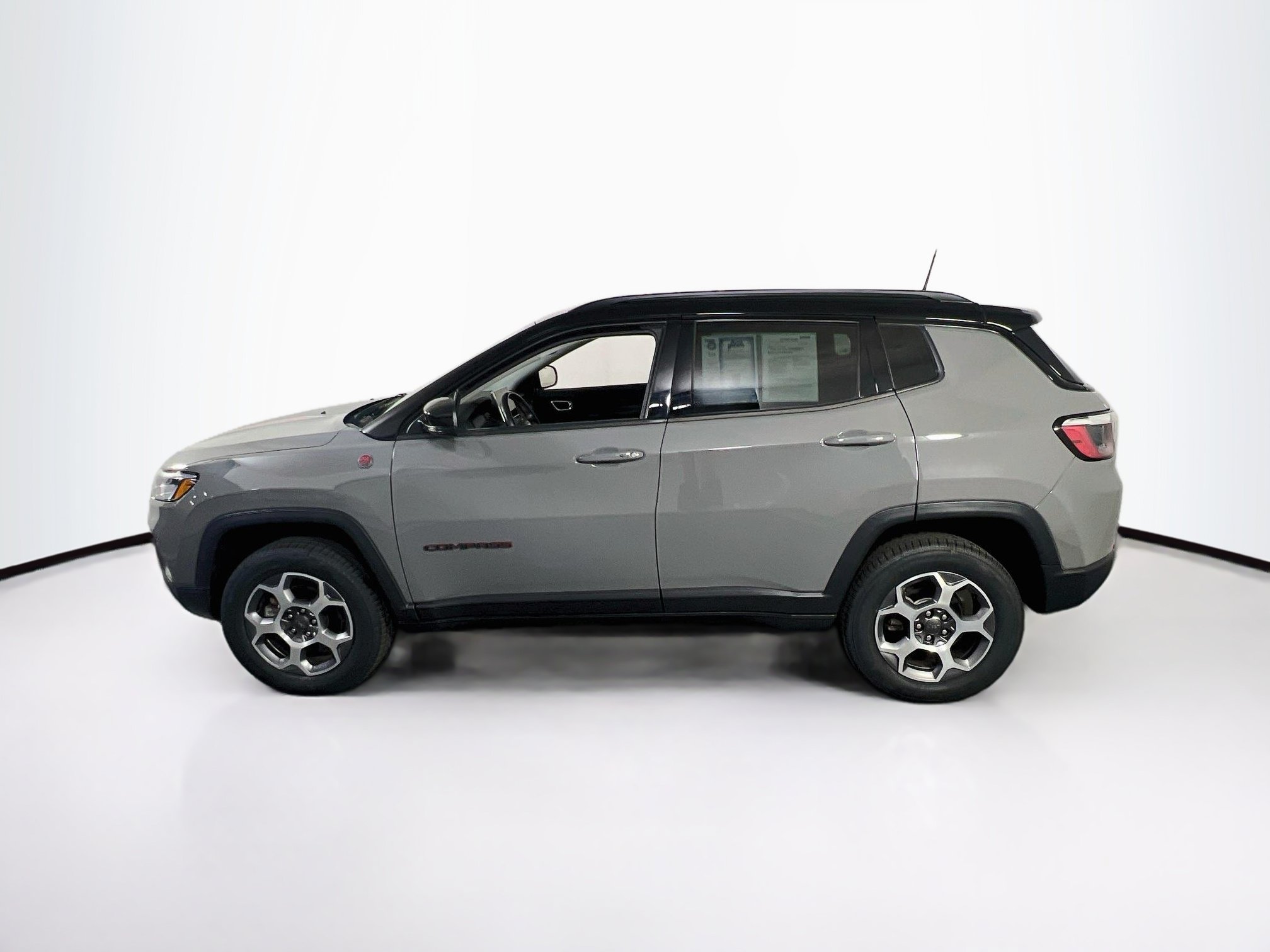 Used 2022 Jeep Compass Trailhawk w/ Trailhawk Convenience Group AWD/4WD image 8