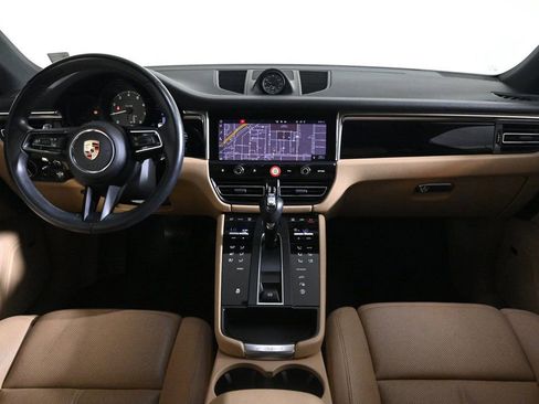 Certified 2024 Porsche Macan image 11