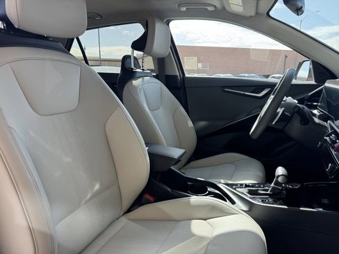 Used 2023 Kia Niro EX Touring image 41