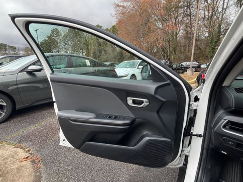 Used 2025 Kia K4 LXS image 18