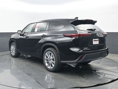 New 2026 Toyota Highlander Limited image 3