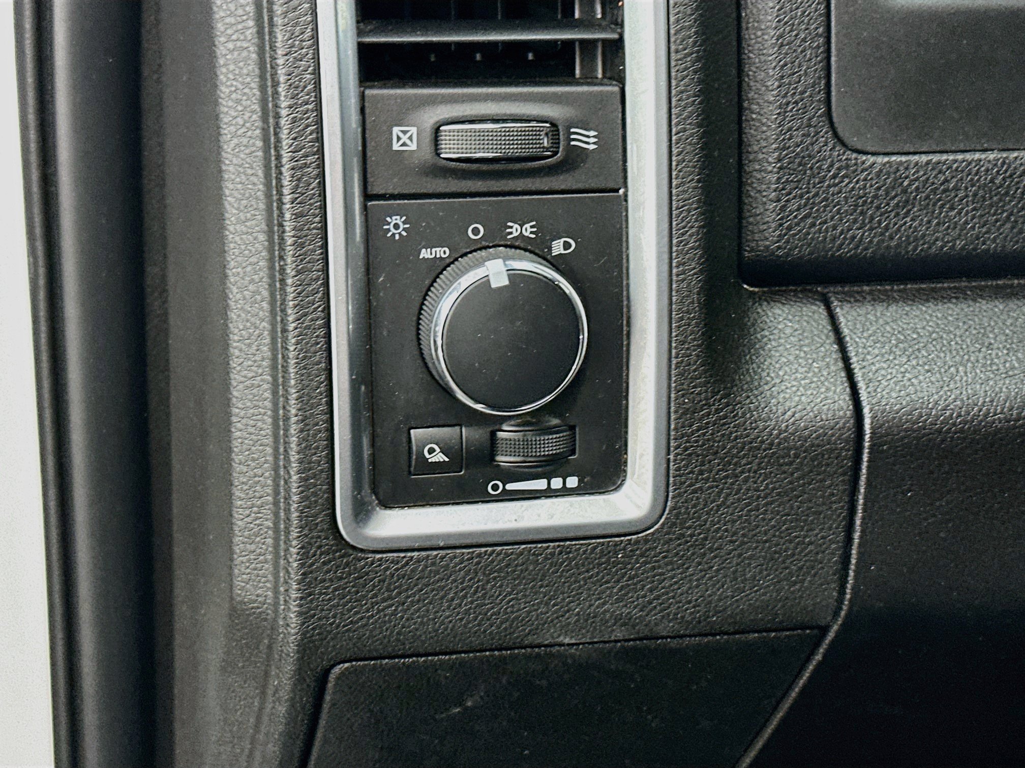 Used 2024 RAM 1500 Warlock AWD/4WD image 17