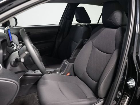 Used 2026 Toyota Corolla Cross LE FWD image 6