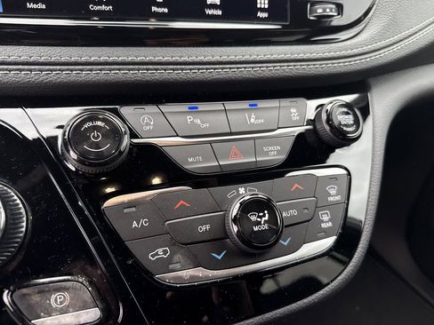 New 2026 Chrysler Pacifica Select FWD image 21