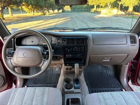 Used 2000 Toyota Tacoma PreRunner image 30