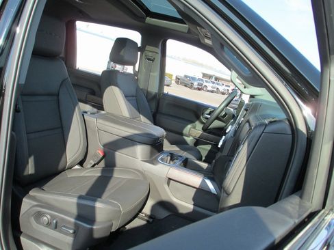 Used 2023 GMC Sierra 3500 Denali w/ Denali Ultimate Package image 24