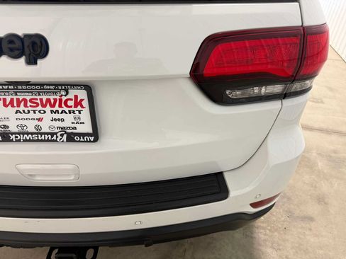 Certified 2019 Jeep Grand Cherokee Laredo AWD/4WD image 18