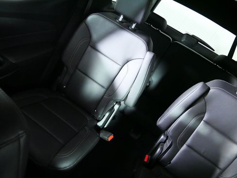 Used 2023 Chevrolet Traverse LT AWD/4WD image 12