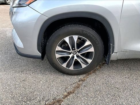 Certified 2021 Toyota Highlander XLE image 4