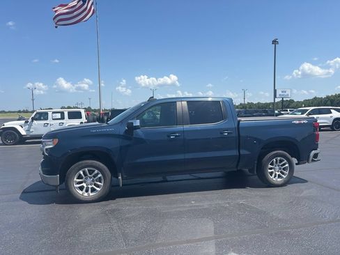 Used 2023 Chevrolet Silverado 1500 LT AWD/4WD image 2