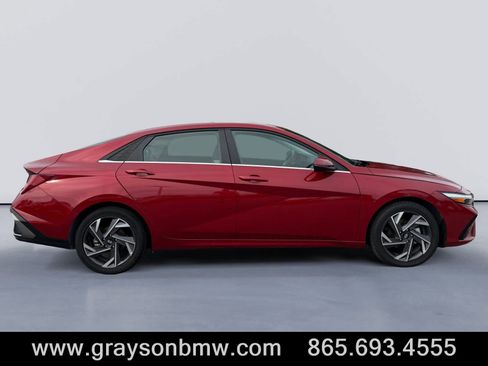 Used 2025 Hyundai Elantra Limited FWD image 2