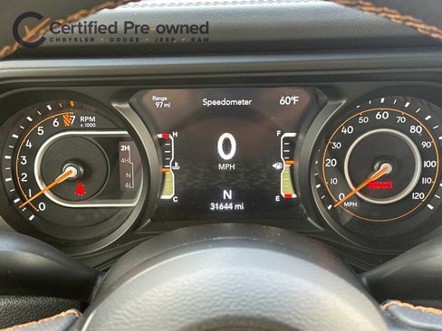 Used 2024 Jeep Gladiator Mojave AWD/4WD image 25