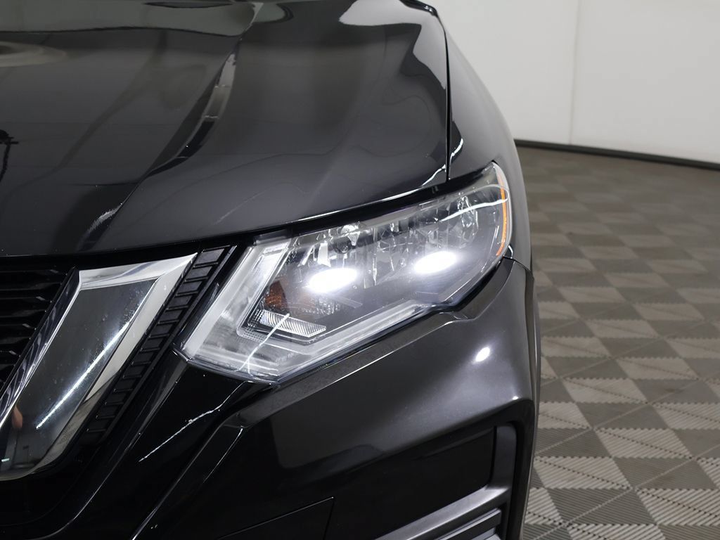 Used 2017 Nissan Rogue SV AWD/4WD image 15