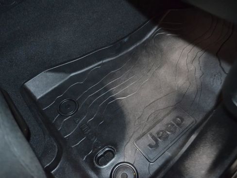 Used 2020 Jeep Wrangler Sport image 22