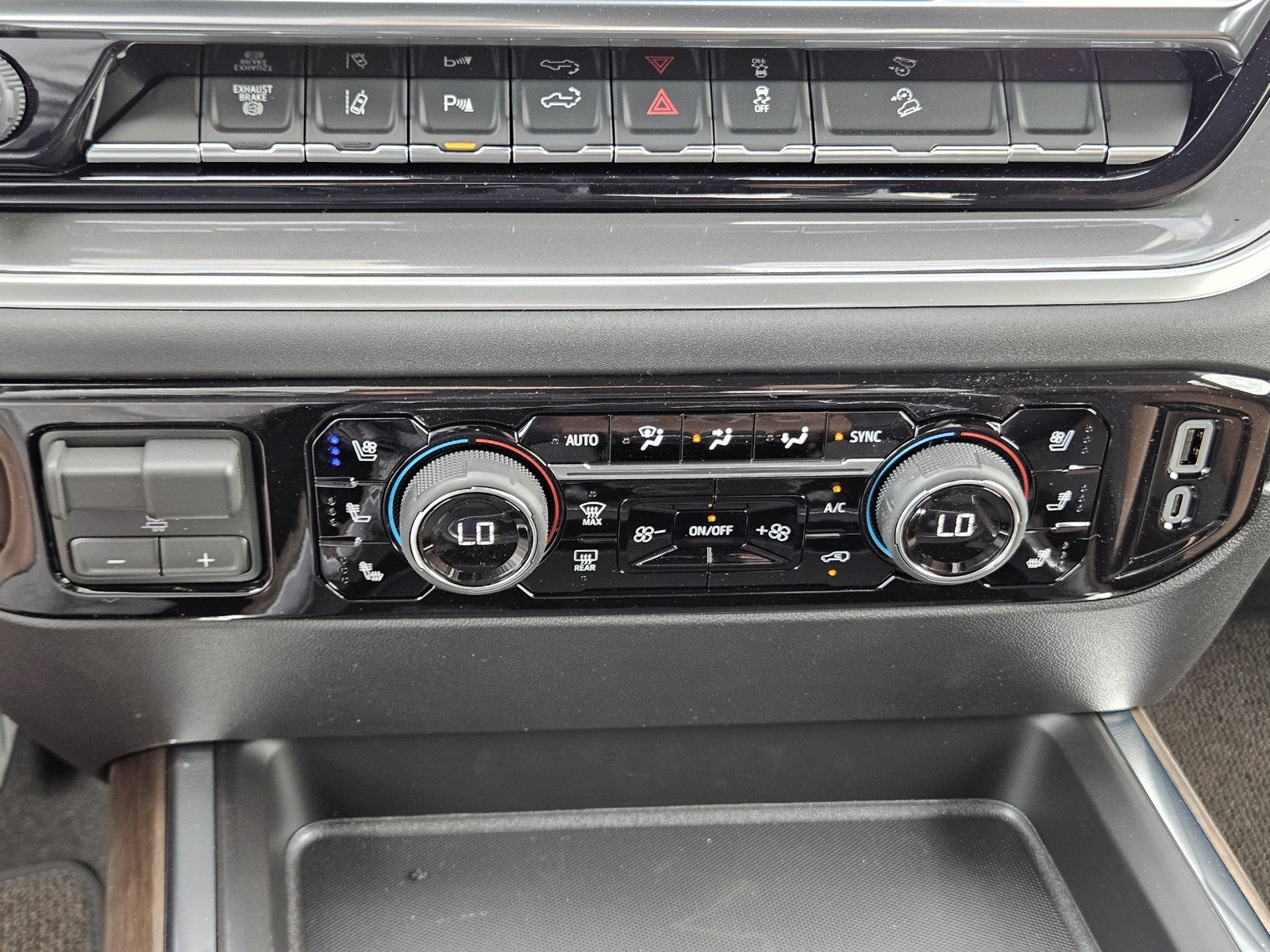 New 2026 Chevrolet Silverado 2500 High Country w/ High Country Premium Package AWD/4WD image 14