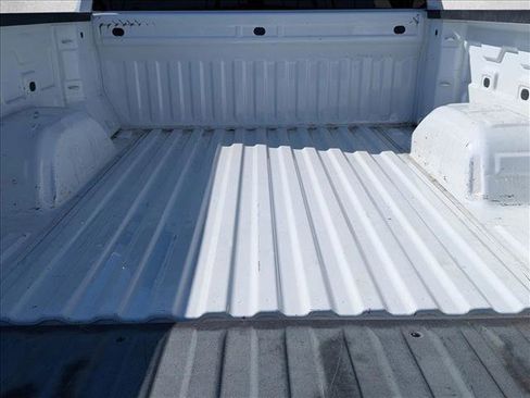 Used 2022 GMC Sierra 1500 SLE image 6