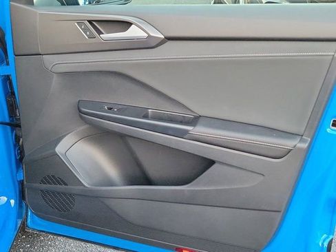 Used 2025 Volkswagen Taos SE image 9