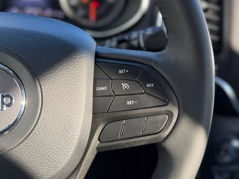 Used 2022 Jeep Cherokee Trailhawk w/ Trailer Tow Group image 7