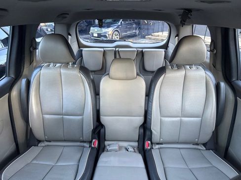 Used 2016 Kia Sedona LX w/ LX Essentials Premium Package image 28