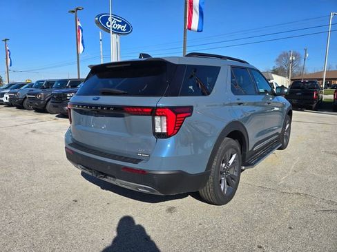 Used 2025 Ford Explorer Active w/ Active Comfort Package image 3