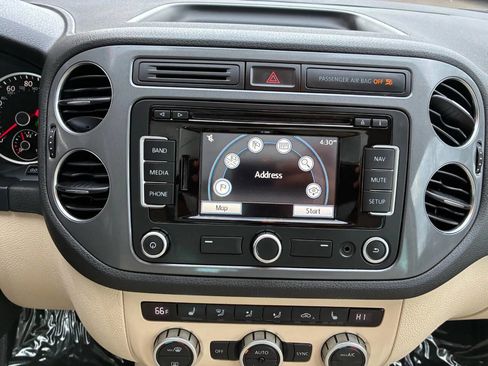 Used 2014 Volkswagen Tiguan SEL image 17