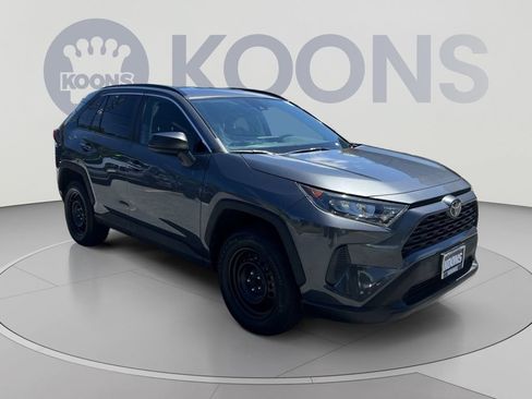 Used 2021 Toyota RAV4 LE AWD/4WD image 10