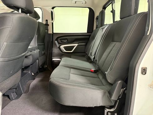 Used 2018 Nissan Titan SV RWD image 16