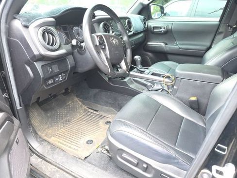 Used 2022 Toyota Tacoma TRD Off-Road w/ TRD Premium Off Road Package AWD/4WD image 2