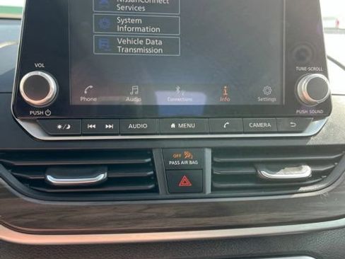 Used 2025 Nissan Altima 2.5 SV FWD image 40